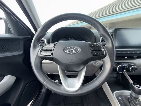 Used 2025 Hyundai Venue SEL FWD image 15