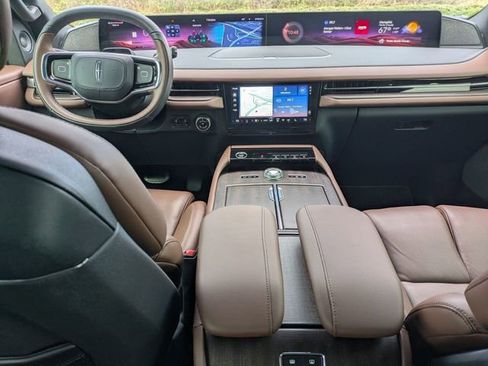 New 2026 Lincoln Navigator L Reserve AWD/4WD image 13