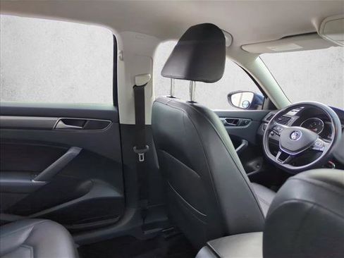 Used 2018 Volkswagen Passat 2.0T R-Line image 23