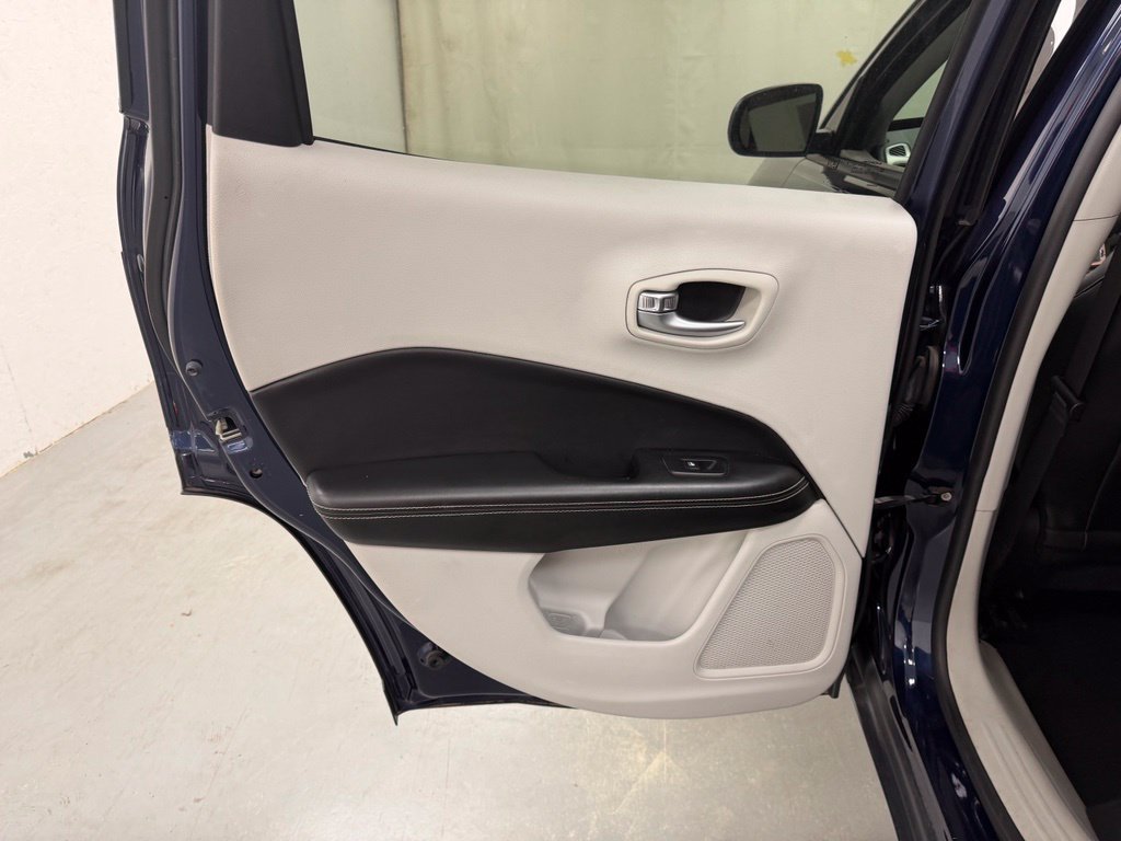 Used 2018 Jeep Compass Latitude w/ Popular Equipment Group FWD image 15