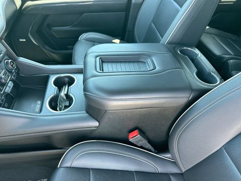 Used 2024 Chevrolet Suburban Premier RWD image 21