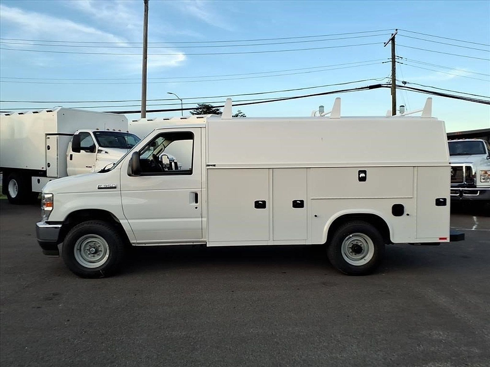 New 2027 Ford E-350 and Econoline 350 Super Duty w/ Power Equipment Group RWD image 4
