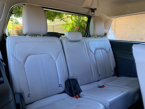 Used 2024 Ford Expedition Limited image 40