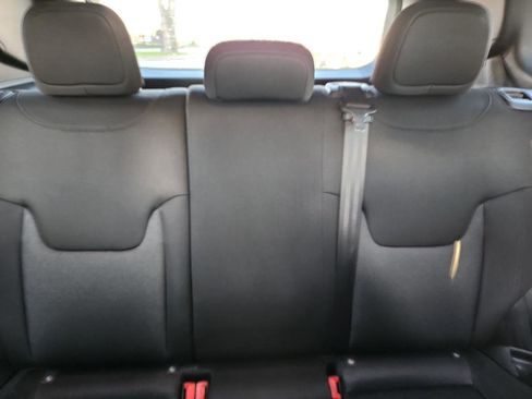 Used 2019 Jeep Renegade Sport AWD/4WD image 14