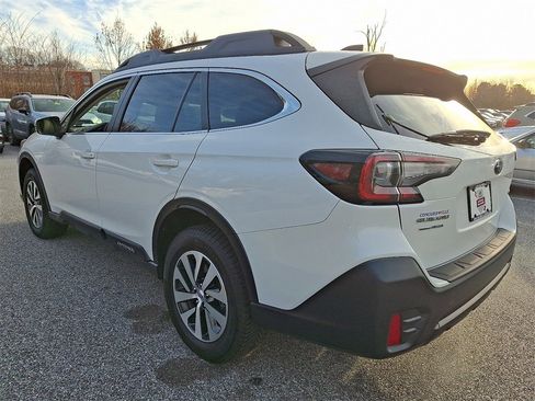 Used 2020 Subaru Outback Premium image 4