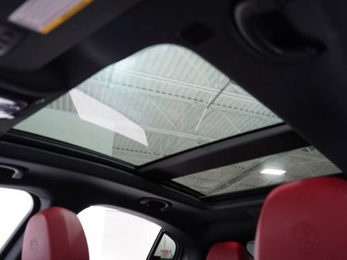 Used 2024 Alfa Romeo Stelvio Veloce image 17