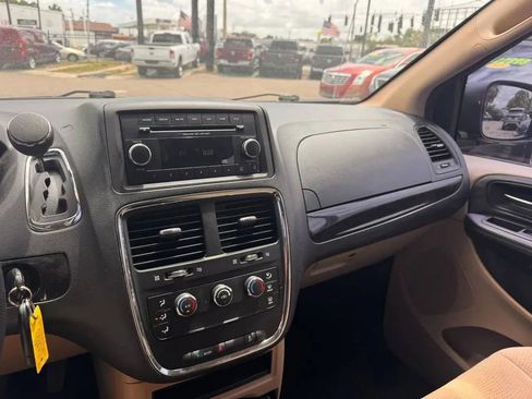 Used 2016 Dodge Grand Caravan American Value Package FWD image 18