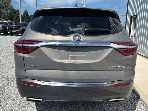 Used 2018 Buick Enclave Essence AWD/4WD image 4