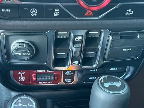 Used 2024 Jeep Wrangler Unlimited Rubicon w/ Convenience Group image 30