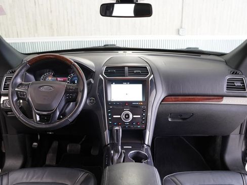 Used 2017 Ford Explorer Platinum image 17