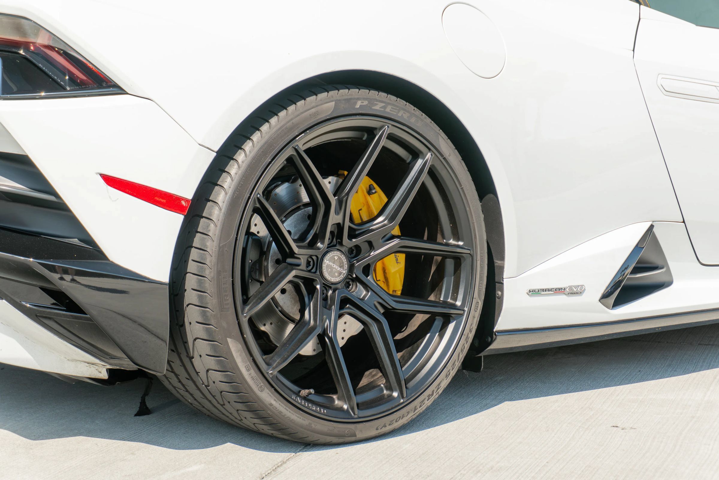 Used 2021 Lamborghini Huracan EVO RWD image 41