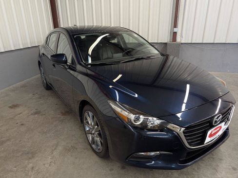 Used 2018 MAZDA MAZDA3 Touring FWD image 11