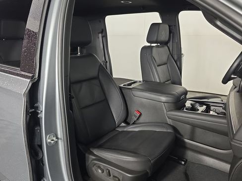 Used 2025 Chevrolet Suburban Z71 AWD/4WD image 22