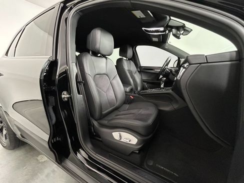 Used 2020 Porsche Macan w/ Driver Memory Package AWD/4WD image 23