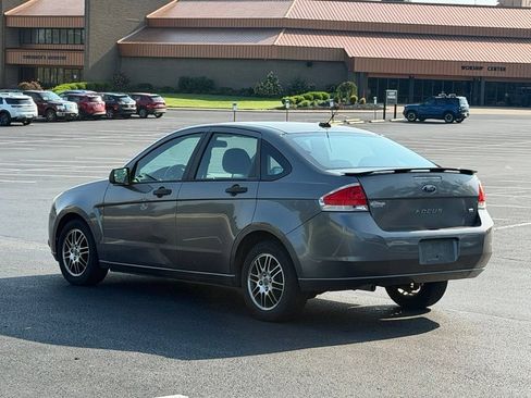 Used 2010 Ford Focus SE FWD image 7
