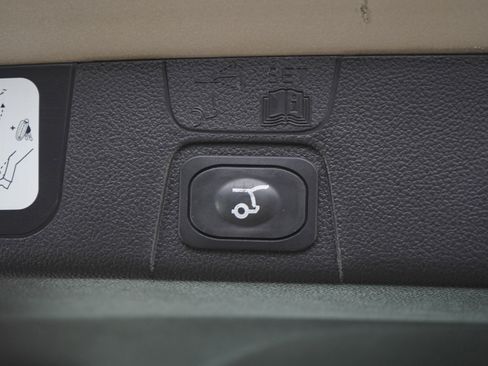 Used 2017 Ford C-MAX Titanium w/ Equipment Group 301A image 17