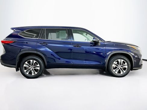 Used 2022 Toyota Highlander XLE image 10