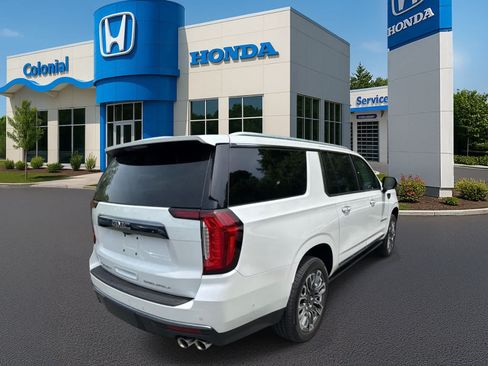 Used 2023 GMC Yukon XL Denali Ultimate AWD/4WD image 6