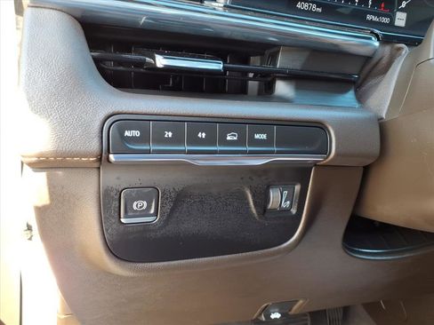 Used 2021 Cadillac Escalade Premium Luxury AWD/4WD image 15