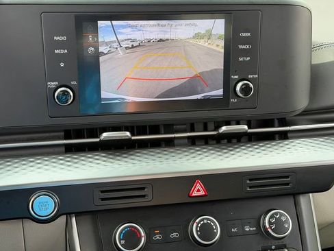 Used 2024 Kia Carnival LX FWD image 19