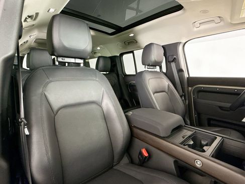 Used 2023 Land Rover Defender 130 SE image 14