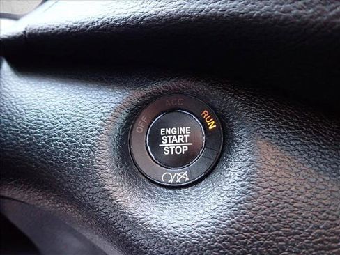 Used 2020 Jeep Cherokee Limited image 25