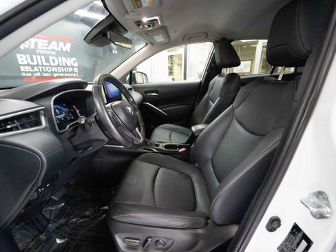 Used 2023 Toyota Corolla Cross XLE image 9
