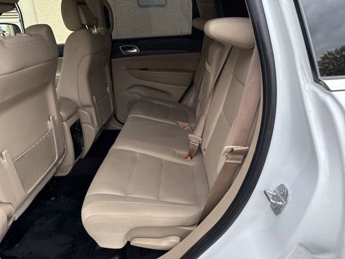 Used 2018 Jeep Grand Cherokee Laredo RWD image 14