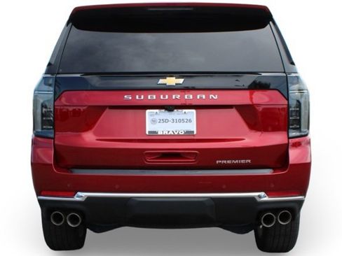 Used 2025 Chevrolet Suburban Premier image 6