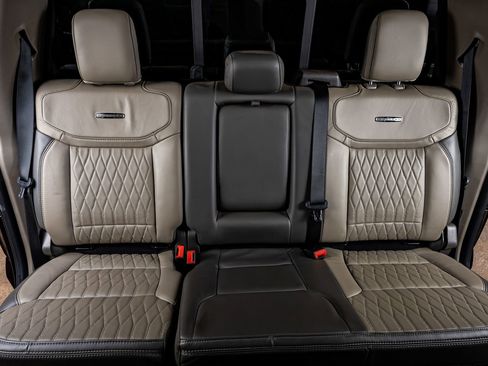 Used 2025 Ford F250 Platinum w/ Platinum Plus Package image 34