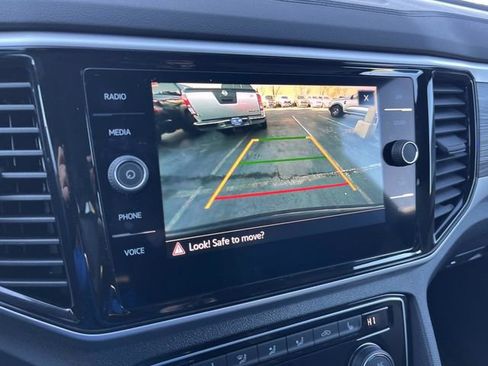 Used 2022 Volkswagen Atlas Cross Sport SE image 36