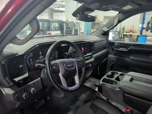 Used 2024 GMC Sierra 1500 Elevation w/ LPO, Elevation Black Package AWD/4WD image 8