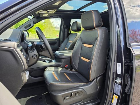Used 2023 GMC Yukon AT4 w/ Technology Package AWD/4WD image 11