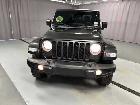 Used 2021 Jeep Gladiator Sport image 2