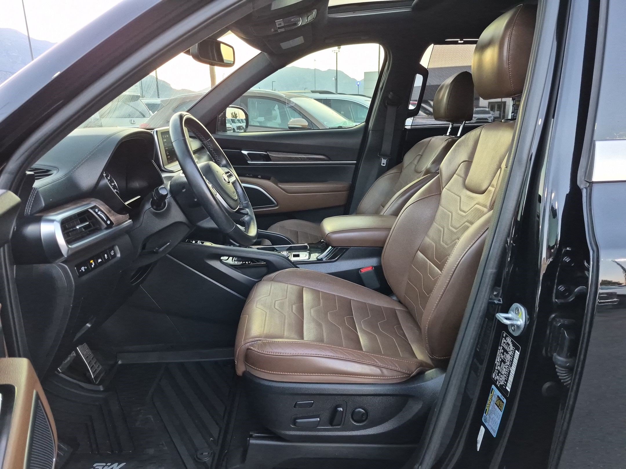 Used 2020 Kia Telluride SX w/ SX Prestige Package AWD/4WD image 17