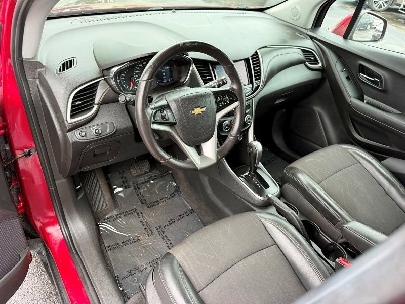 Used 2020 Chevrolet Trax LT w/ LT Convenience Package FWD image 12