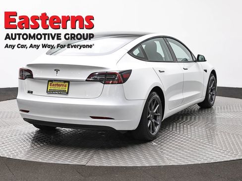 Used 2023 Tesla Model 3 Standard Range image 5