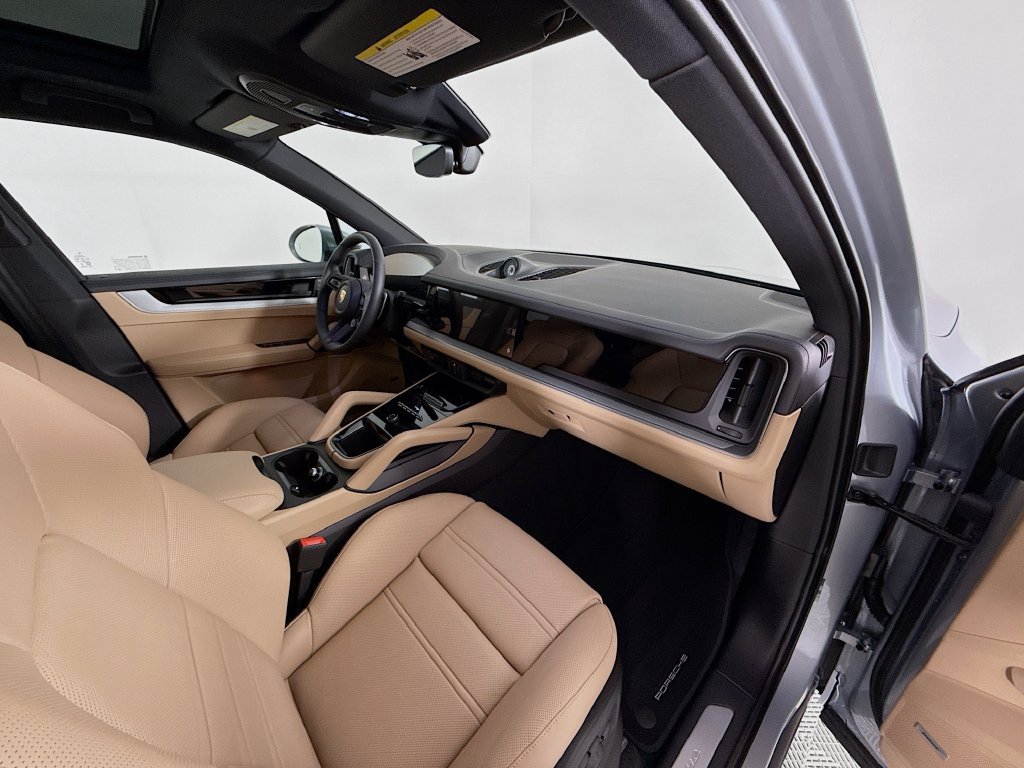 Certified 2026 Porsche Cayenne AWD/4WD image 31