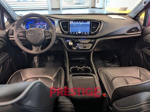 Used 2024 Chrysler Pacifica Limited w/ S Appearance Package FWD image 31