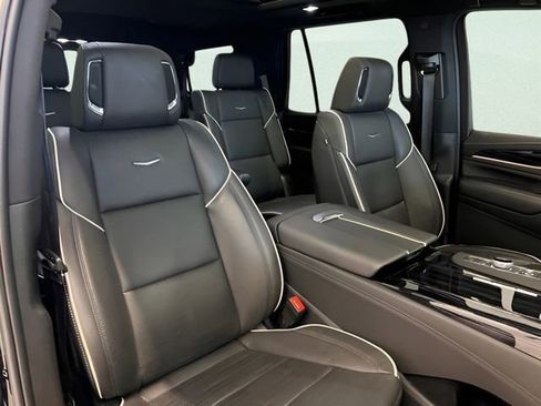 Used 2022 Cadillac Escalade Sport w/ LPO, ONYX Package image 17