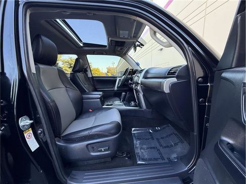 Used 2017 Toyota 4Runner SR5 Premium image 24