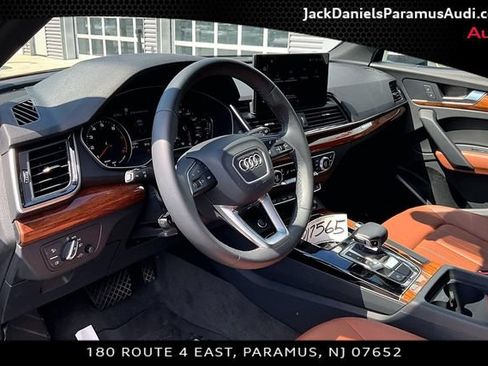 Used 2023 Audi Q5 2.0T Premium w/ Convenience Package AWD/4WD image 11