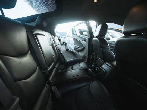 Used 2016 Chevrolet Volt Premier w/ Driver Confidence Package image 16