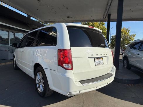 Used 2014 Dodge Grand Caravan SXT image 9