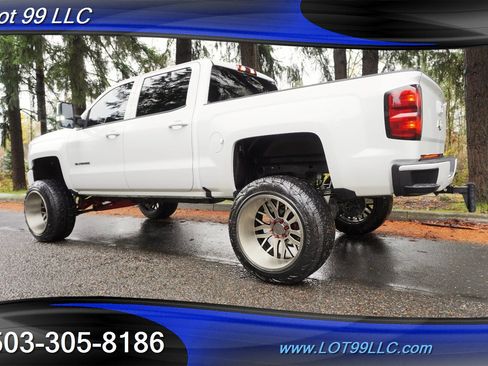 Used 2018 Chevrolet Silverado 1500 Custom w/ Custom Value Package image 11