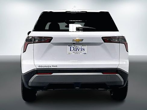 Used 2025 Chevrolet Equinox LT image 6