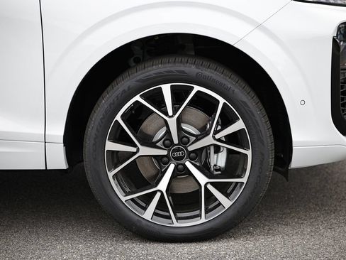 New 2026 Audi Q3 quattro 2.0T AWD/4WD image 5