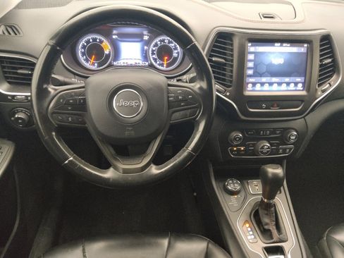 Used 2019 Jeep Cherokee Trailhawk AWD/4WD image 22