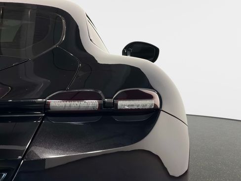 Used 2023 Ferrari Roma RWD image 9