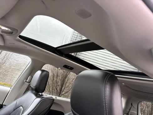 Used 2019 Chrysler Pacifica Limited w/ Advanced Safetytec Group image 27